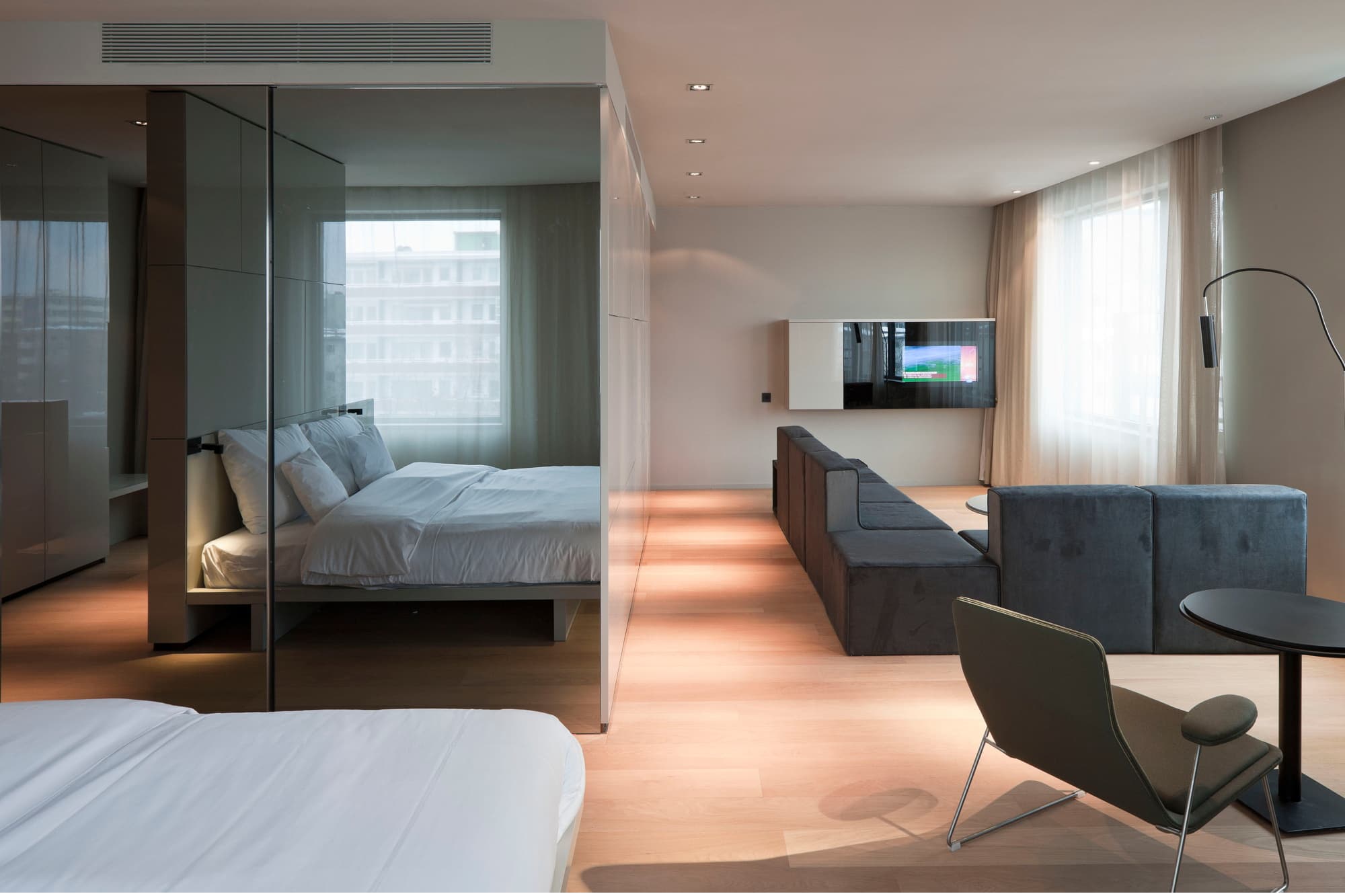 01 Suite