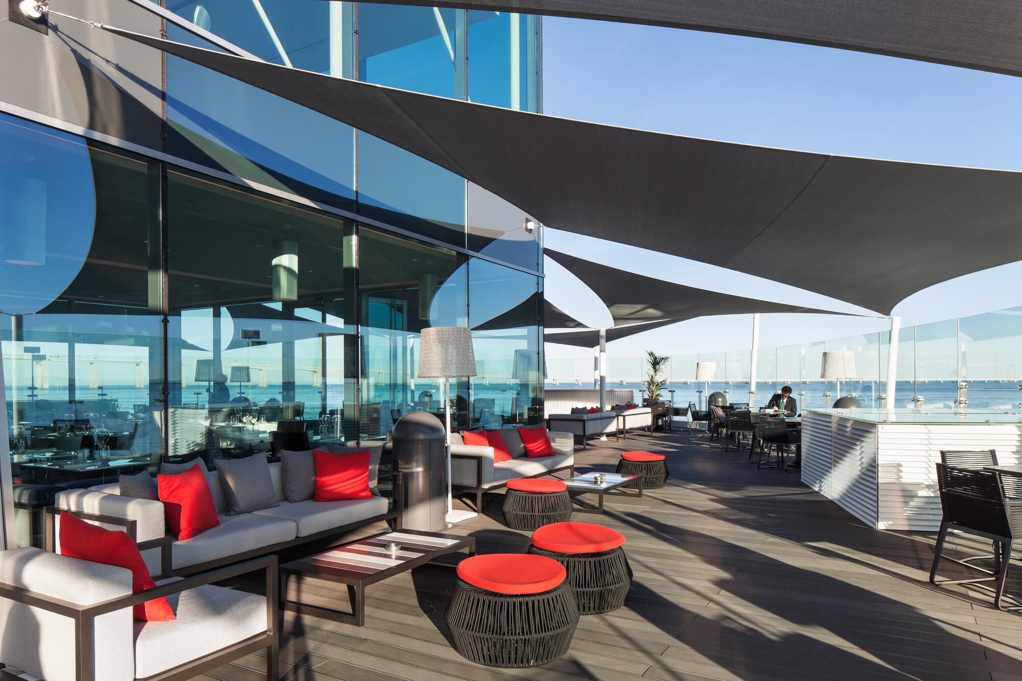 Esplanada RIVER LOUNGE DECK