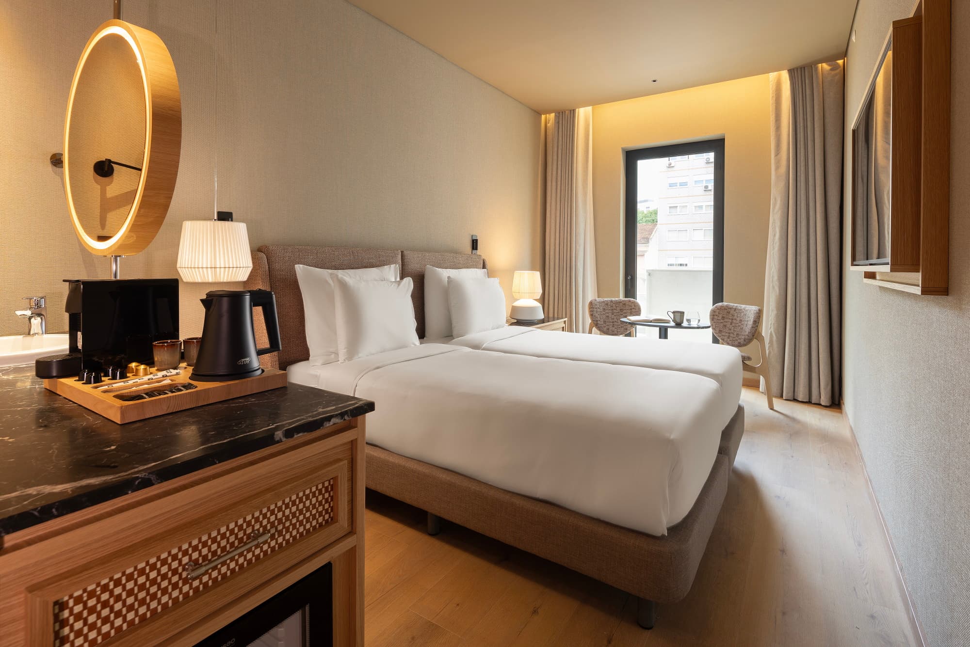 Evolution Valbom Cool Room Varanda Twin