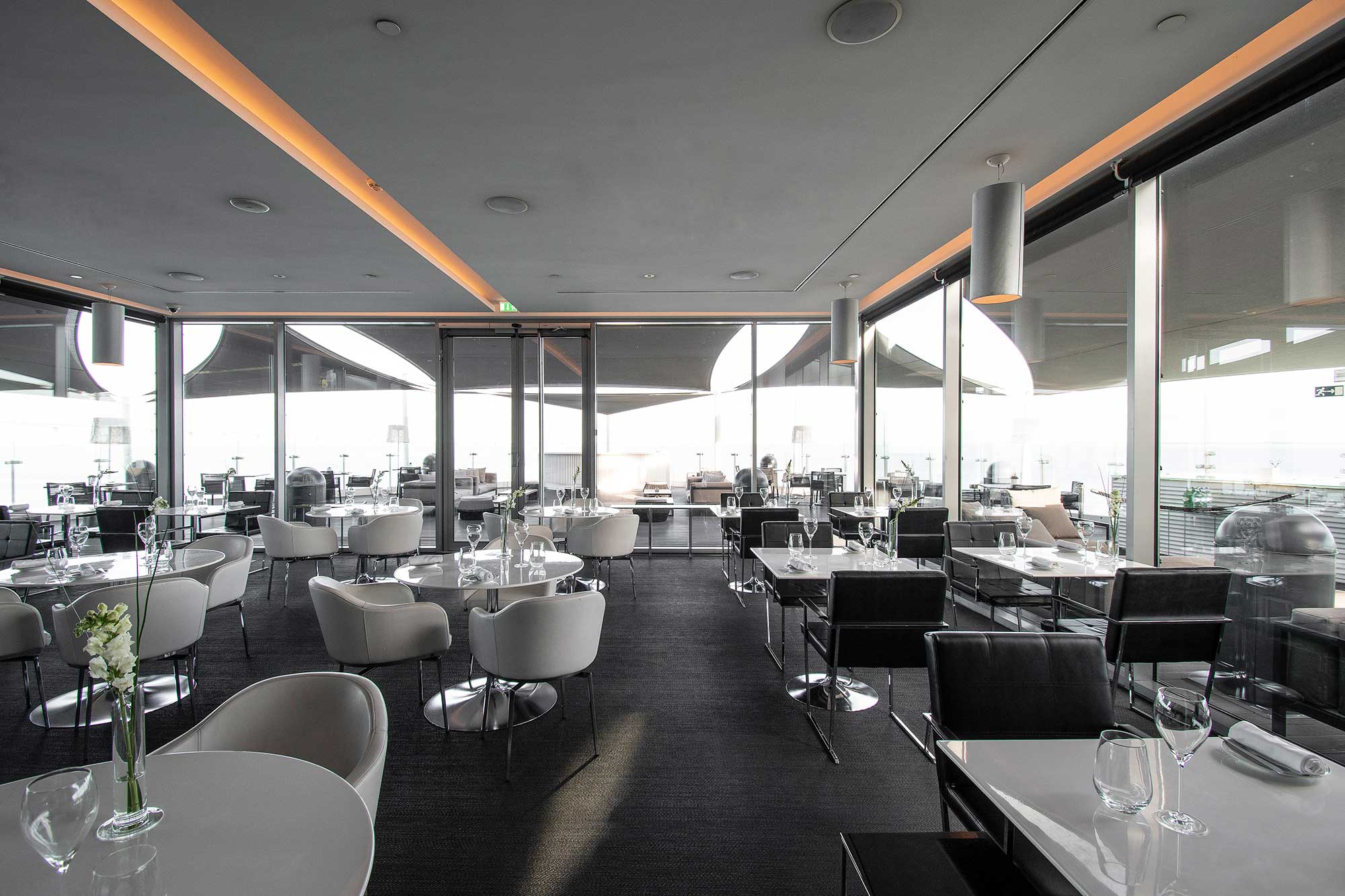 River Lounge Restaurant & Bar