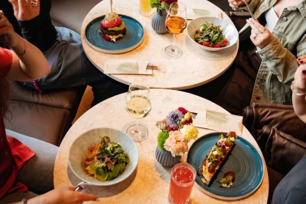 Bread & Friends Berlin - Business Lunch com bowls e saladas