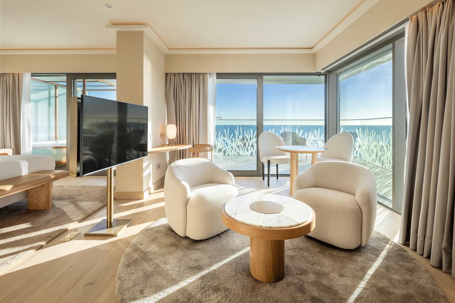 EVOLUTION Cascais Estoril Quarto Coolest Suite Ocean Sala Estar Vista Mar