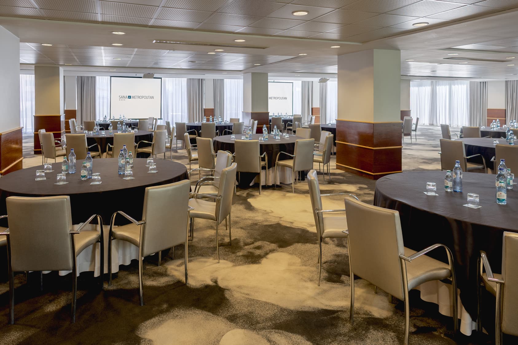 Meeting Rooms 